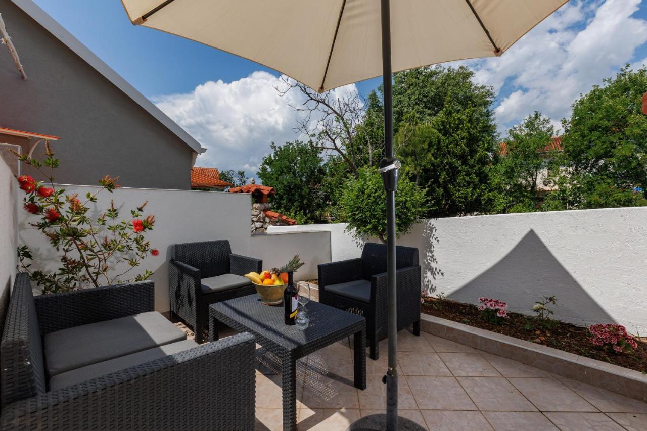 Charming Studio With Hot Tube, Terrace, Barbecue And Garden Kraljevica Zewnętrze zdjęcie