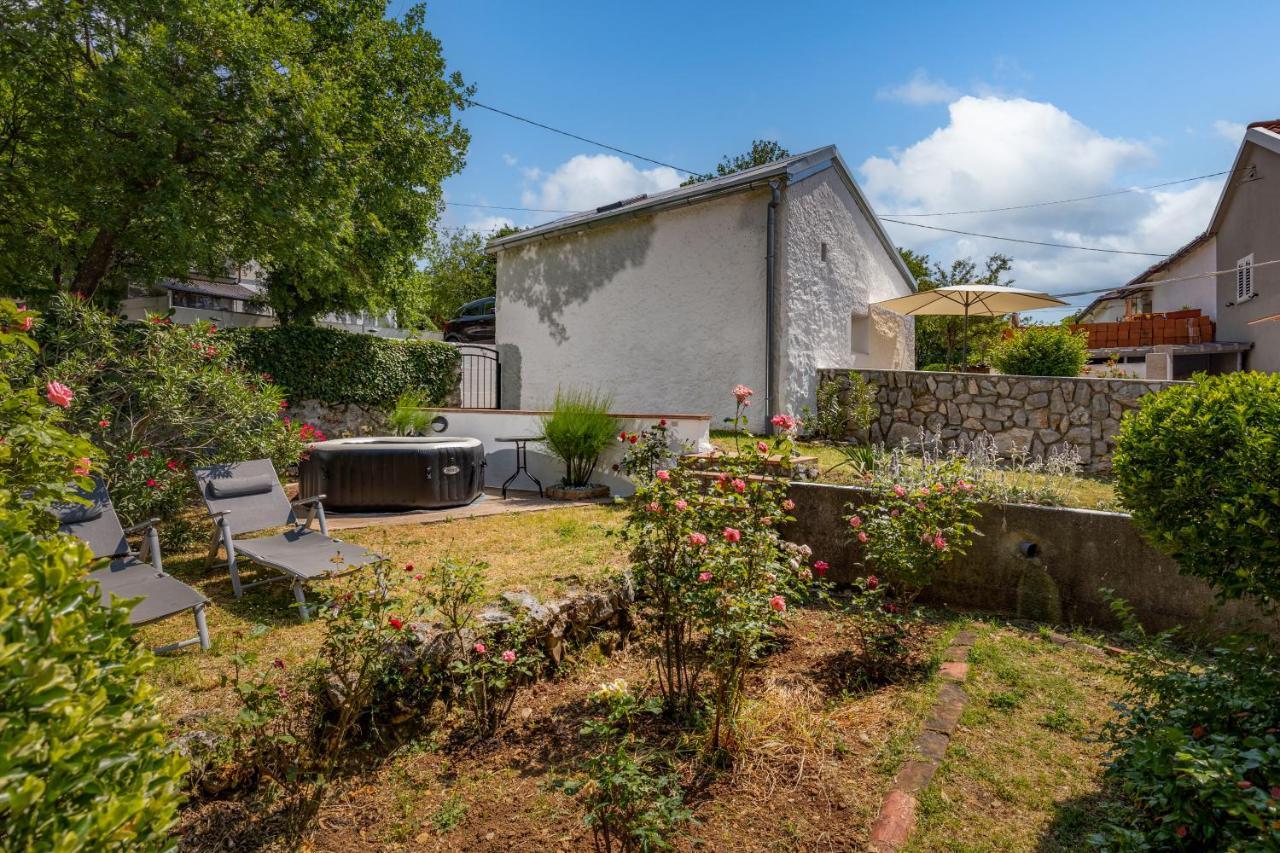 Charming Studio With Hot Tube, Terrace, Barbecue And Garden Kraljevica Zewnętrze zdjęcie