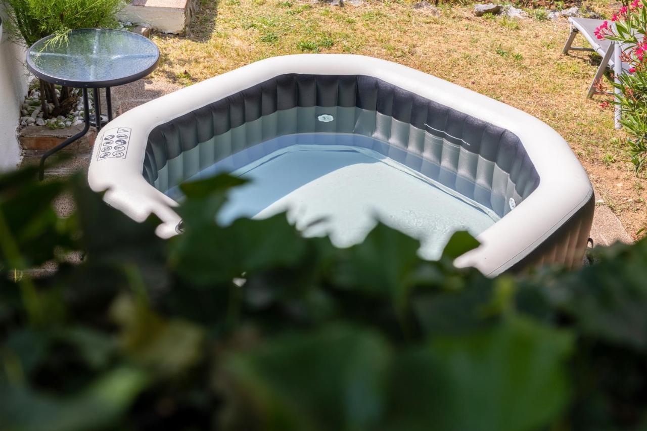 Charming Studio With Hot Tube, Terrace, Barbecue And Garden Kraljevica Zewnętrze zdjęcie