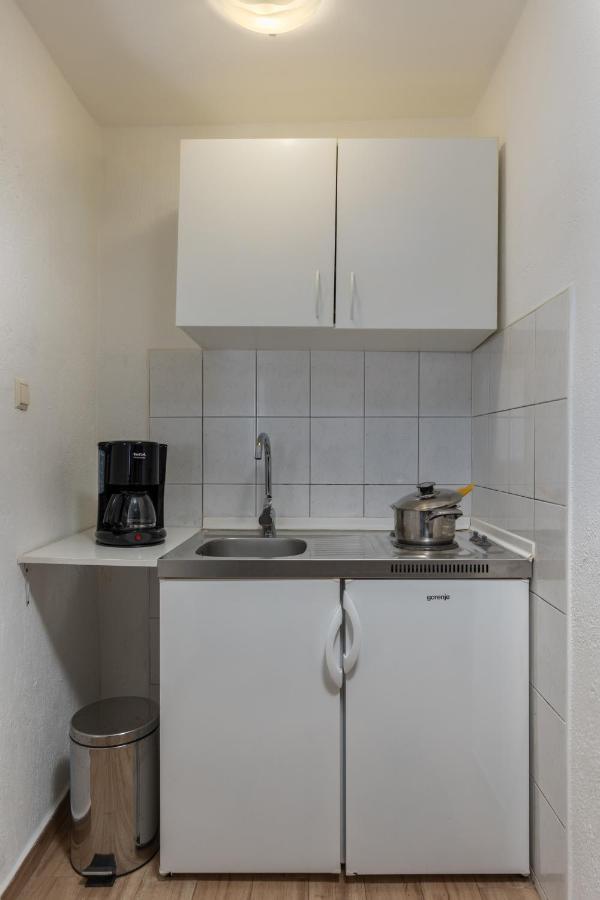 Charming Studio With Hot Tube, Terrace, Barbecue And Garden Kraljevica Zewnętrze zdjęcie