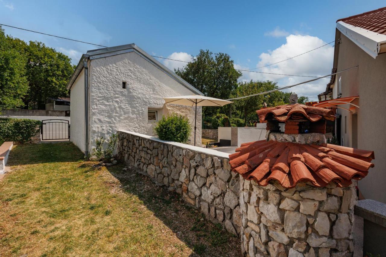 Charming Studio With Hot Tube, Terrace, Barbecue And Garden Kraljevica Zewnętrze zdjęcie