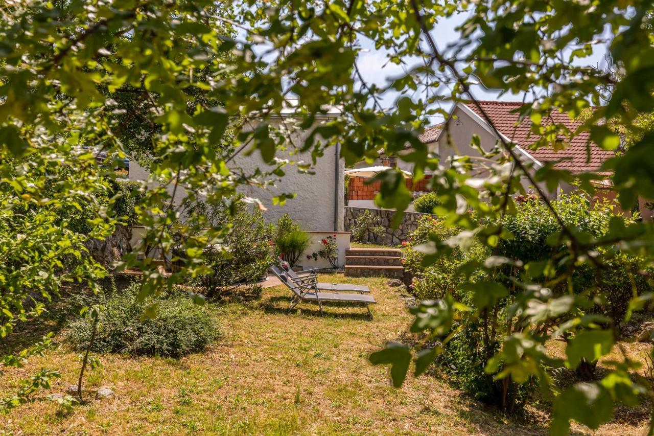 Charming Studio With Hot Tube, Terrace, Barbecue And Garden Kraljevica Zewnętrze zdjęcie