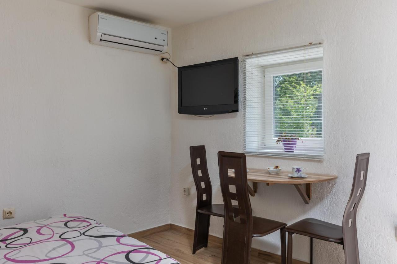 Charming Studio With Hot Tube, Terrace, Barbecue And Garden Kraljevica Zewnętrze zdjęcie