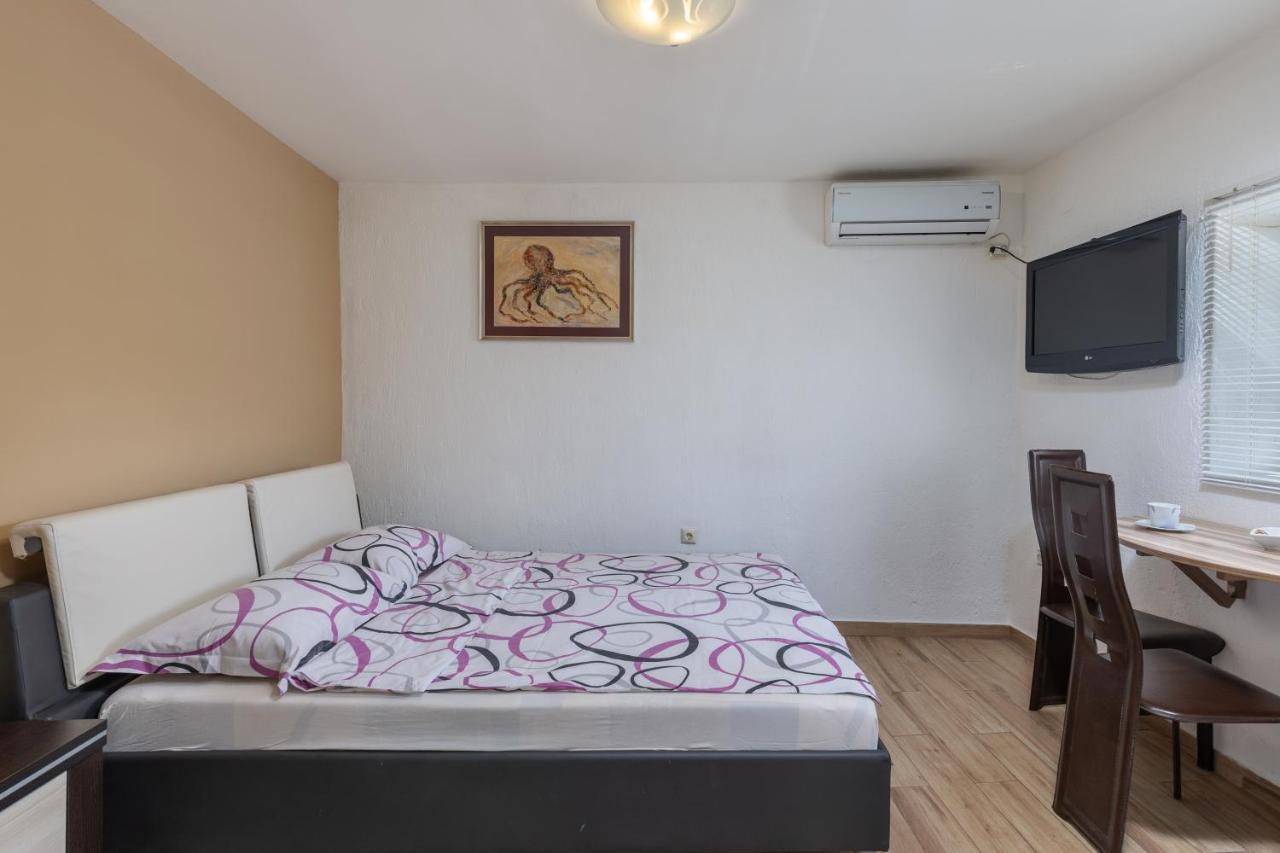 Charming Studio With Hot Tube, Terrace, Barbecue And Garden Kraljevica Zewnętrze zdjęcie